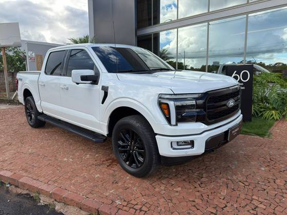 FORD F-150 5.0 V8 GASOLINA CD LARIAT BLACK FX4 AUTOMÁTICO